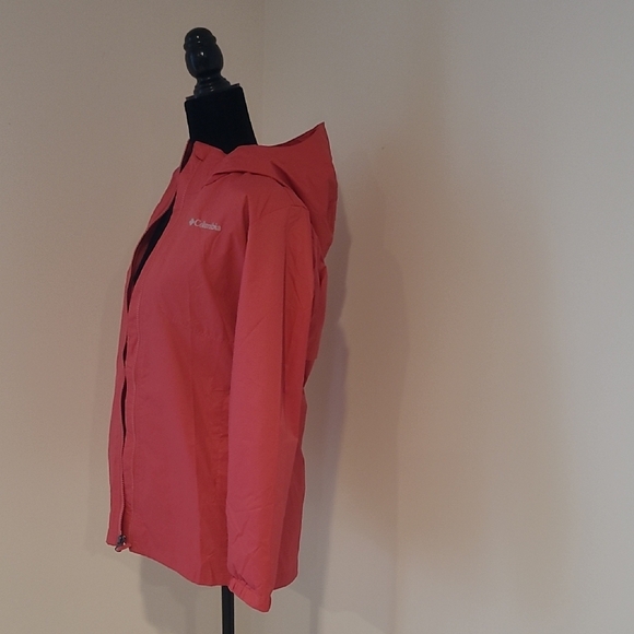 Columbia Pink Ski Jacket with Hood and Lightweight Design - Picture 2 of 9